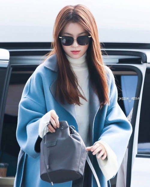 instagram.com-170108-Han-HyoJoo-at-Incheon-Airport-heading-15802979_1730447073936432_9090768202945789952_n.jpg