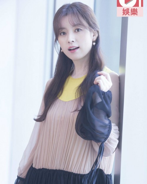 instagram.com-170401-Han-Hyo-Joo-for-Interview-In-Hong-Kong17661912_1930818203818863_708215578552172544_n.jpg