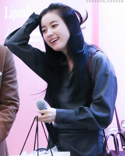 instagram.com-170914-Han-HyoJoo-at-Samsonite-Event-Lifes-J21879251_338649626546347_8654977550960820224_n.jpg