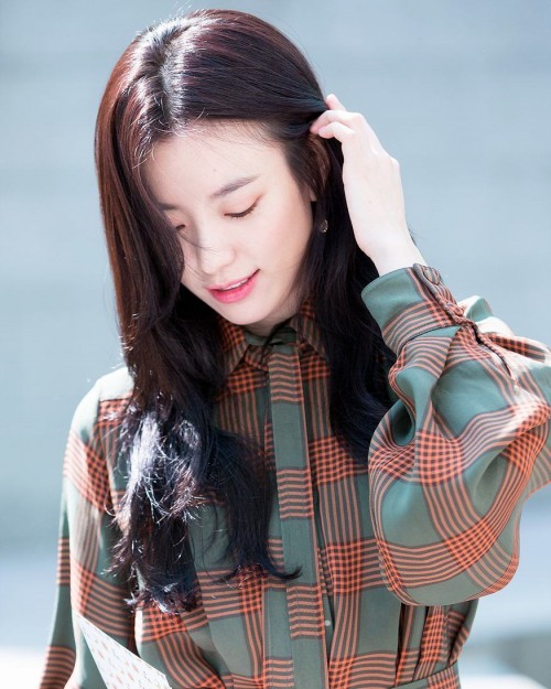 instagram.com-170926-Han-Hyo-Joo-2017-Green-Umbrella-Angel22427039_534855256862691_4139304976679698432_n.jpg