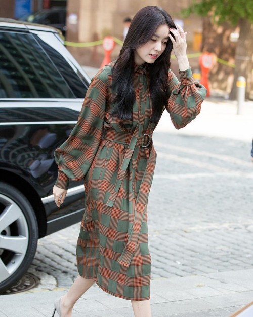 instagram.com-170926-Han-Hyo-Joo-2017-Green-Umbrella-Angel23161274_1126484510819358_5625706914881994752_n.jpg