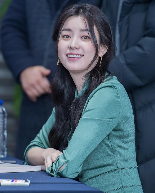 instagram.com-180202-Han-Hyo-Joo-Daebang-Construction-Fans27581448_913207752191270_2268244543381962752_n.jpg