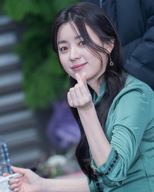 instagram.com-180202-Han-Hyo-Joo-Daebang-Construction-Fans27878971_167908610503247_7490053575561707520_n.jpg