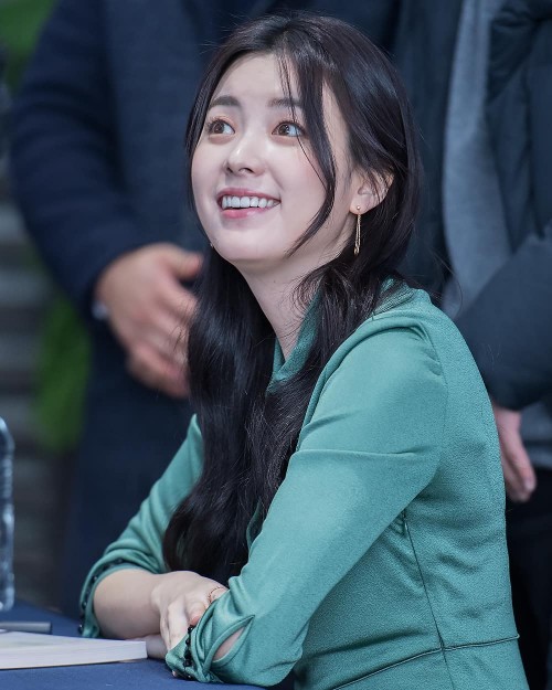 instagram.com-180202-Han-Hyo-Joo-Daebang-Construction-Fans29415155_1727092560646602_1353386315713871872_n.jpg