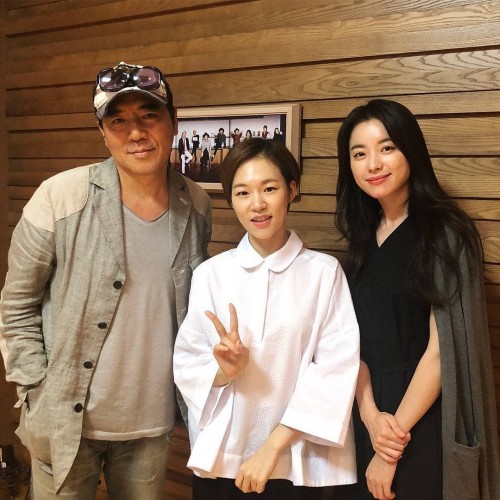 instagram.com-180726-mbcfmfilm-updateHan-Hyo-Joo-and-Direct37259975_591740991219748_9165526515369115648_n.jpg