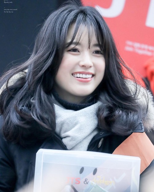 instagram.com-191221-Han-Hyo-Joo-for-Charity-event-JTS-stre79241015_461920134703732_8084650471557167173_n.jpg