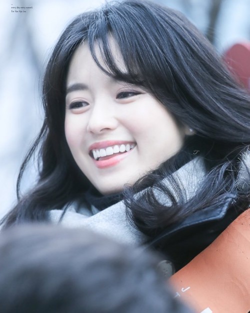 instagram.com-191221-Han-Hyo-Joo-for-Charity-event-JTS-stre79968886_1305105776345129_5084461365415169405_n.jpg