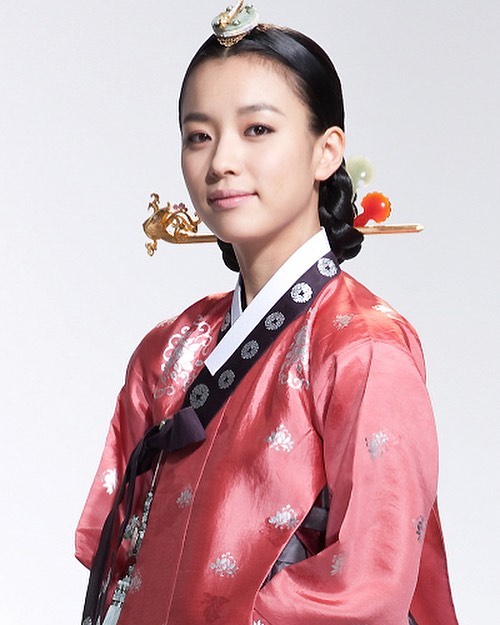instagram.com-DongYi-41002392_169118250679242_1898050493263047773_n.jpg