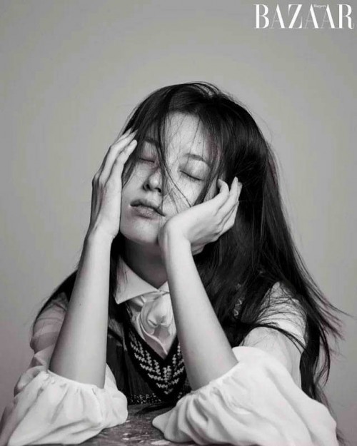 instagram.com-Han-Hyo-Joo-Harpers-BAZAAR-Korea22710311_1951538601837187_39156293419663360_n.jpg