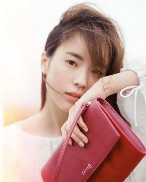 instagram.com-Han-Hyo-Joo-Lipault-CF75454098_647902642411917_7806221202783348852_n.jpg