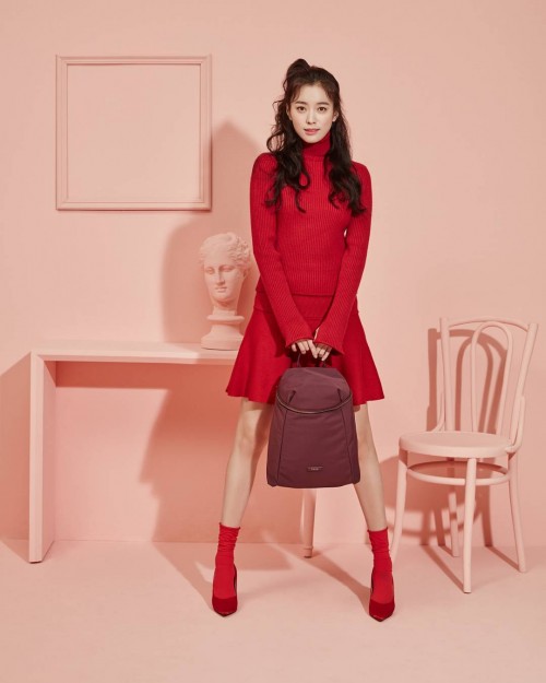 instagram.com-HanHyoJoo-LIPAULT-17FW-LOOKBOOK21435613_478777215832289_5601015478609772544_n.jpg