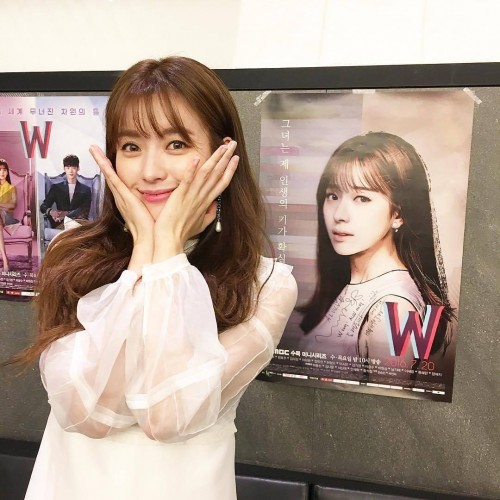 instagram.com-HappyHanHyoJooDay-16789649_1217591311621623_8103917776411820032_n.jpg