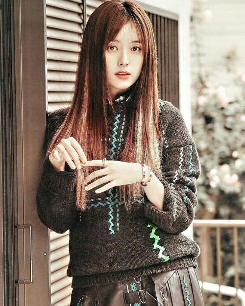 instagram.com-SCAN-Han-Hyo-Joo-DAZED-Magazine46746012_631008643980824_1464462714504581703_n.jpg