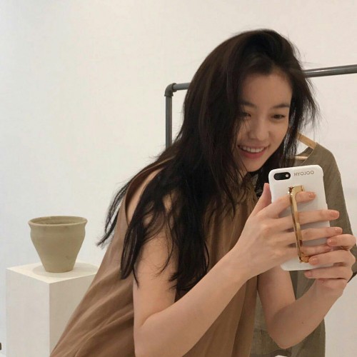 instagram.com-Summer-Edit-2-I-for-IPHONE-White-w-20347692_1091769217619855_8730000124131934208_n.jpg