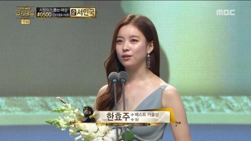 instagram.com-Videos-161230-Han-Hyo-Joo-Lee-Jong-Suk-won-B15802432_1751957465130873_1486101196002295808_n.jpg