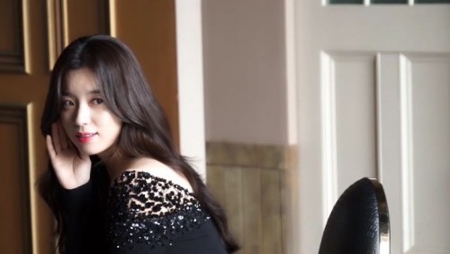 instagram.com-Videos-Han-HyoJoo-Sooryehan-Making-Film21984654_135184797106784_5244300251195506688_n.jpg