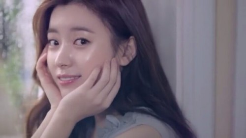 instagram.com-Vudeos-HanHyoJoo-for-New-CF-Sooryehan17882435_1998297333733505_3960735101393829888_n.jpg