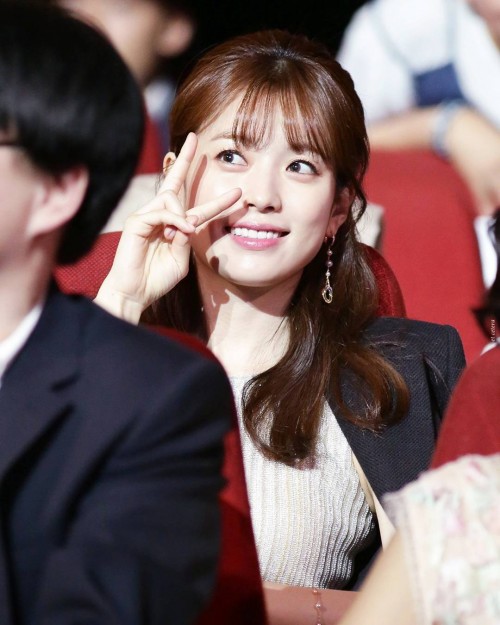 instagram.com-han-hyo-joo-52nd-arts-awards-201620688634_523715081293527_1278849018012631040_n.jpg