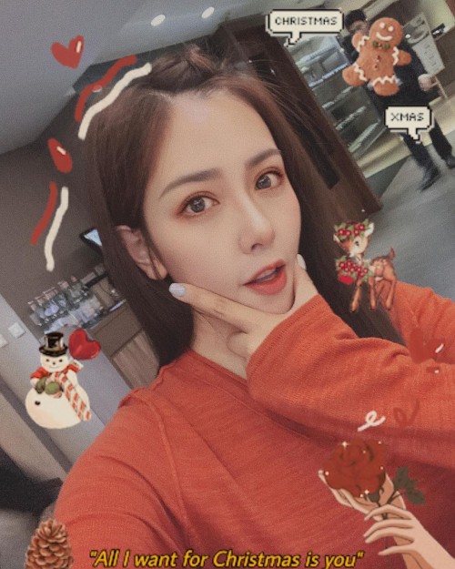 instagram.com-Merry-Xmas78727759_447861555888066_6716640481191824016_n.jpg